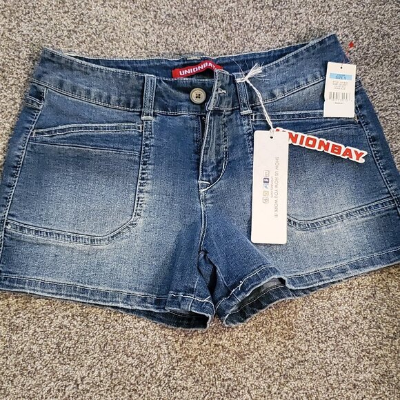 Union Bay Denim Cargo Shorts Size 5 NWT - Picture 1 of 3